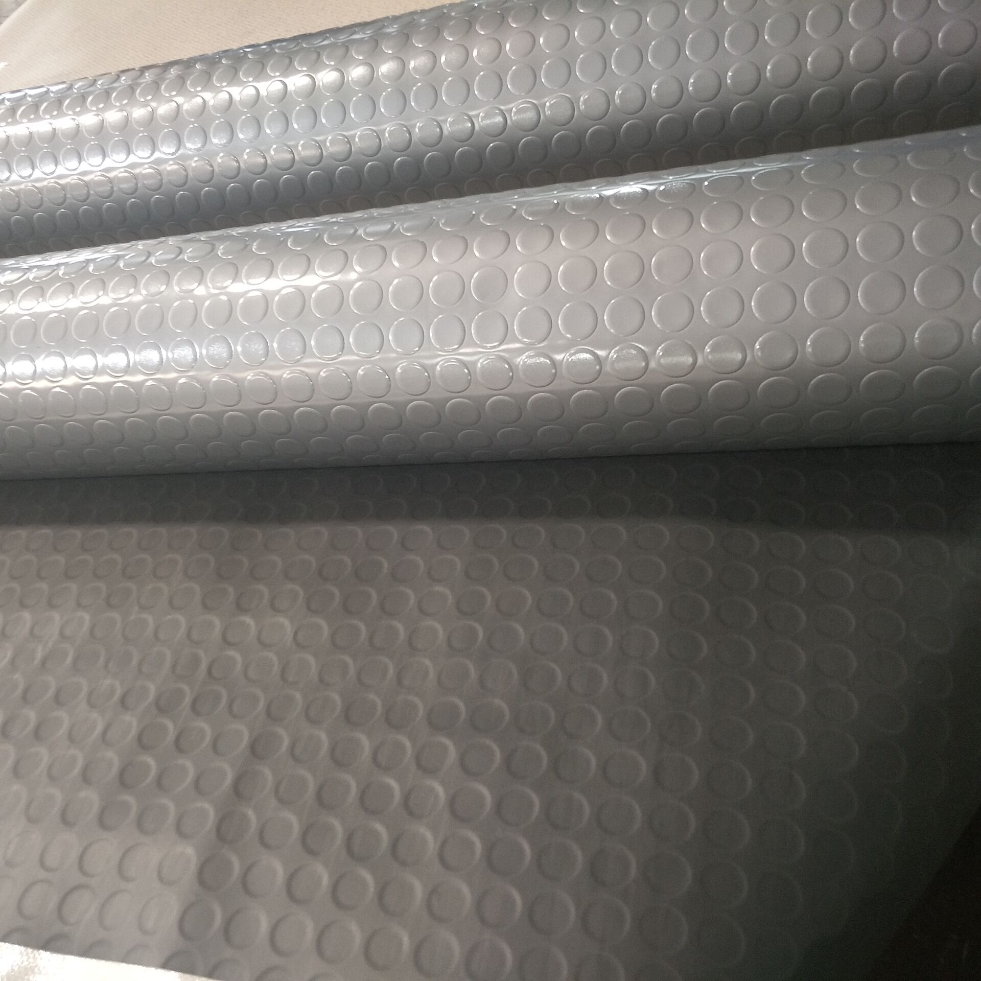 Emboss Design Anti Slip Pvc Floor Covering Mat For Car Usage Garage Diamond Plate Coin Grip Plastic Flooring Vinyl Roll Workshop
